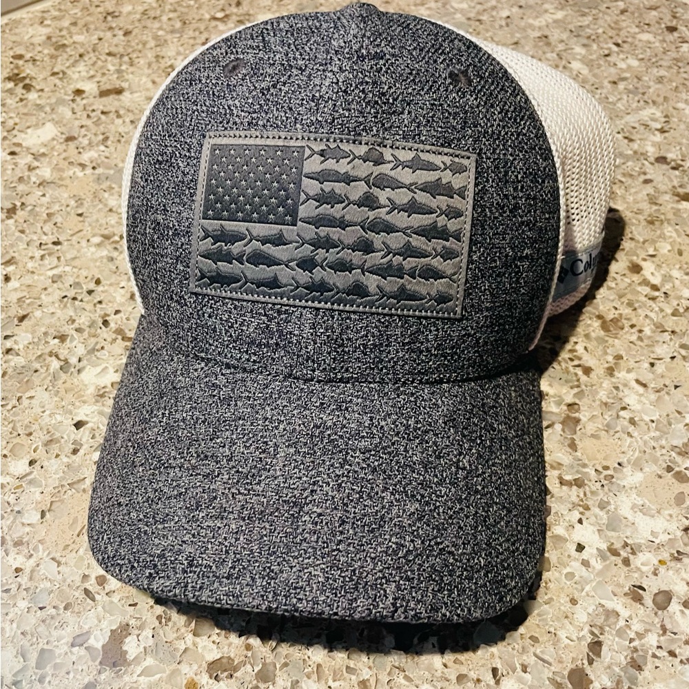 Columbia Gray and White Fitted Performance Hat